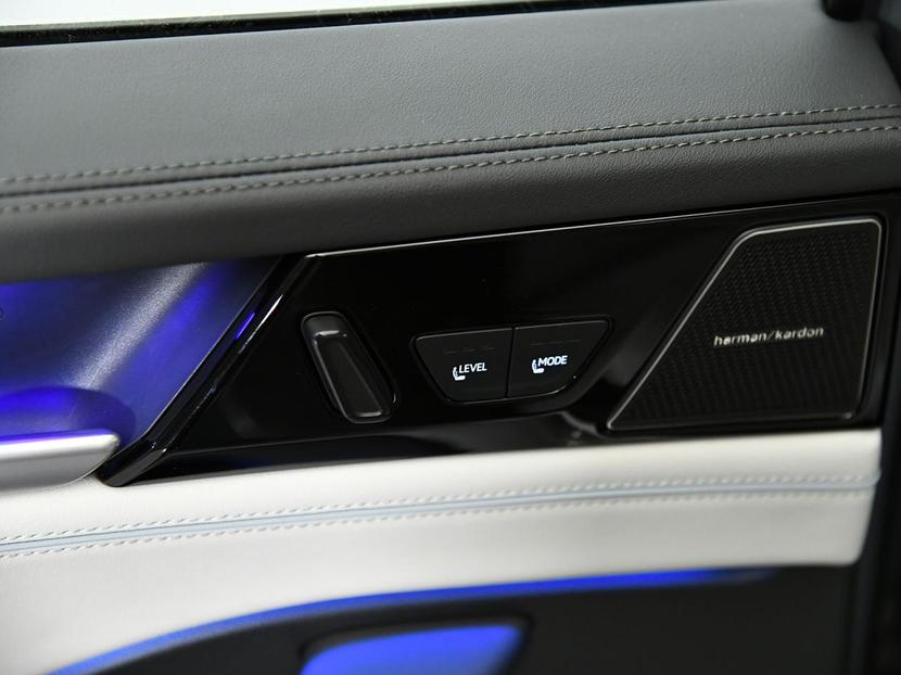 试驾新大众迈腾380TSI DSG至尊版：智能补课，舒适加强