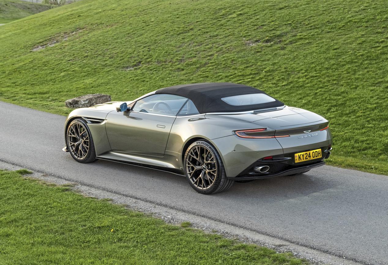 超级GT：阿斯顿·马丁DB12 Volante