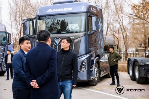 交车100台 签约300台！欧曼银河重卡发布闪耀丝路 新租赁模式推出多方共赢,